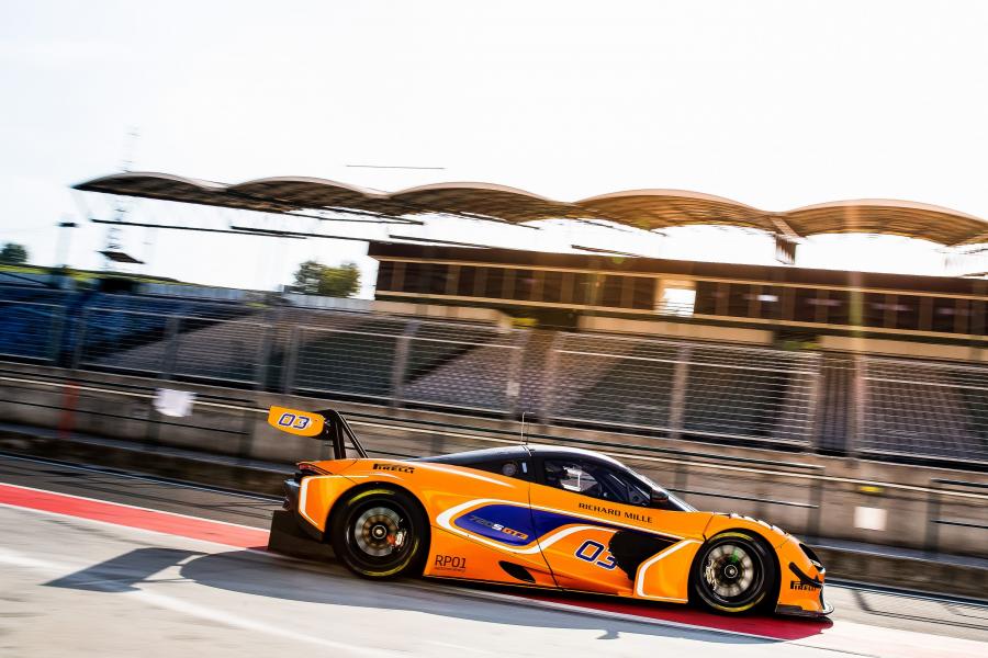  McLaren 720S GT3 2019 года  (фото 9 из 16)